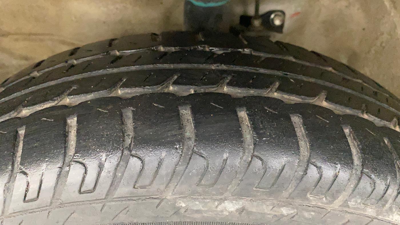 2017 Maruti Wagon R 1.0 VXI AMT, Petrol, Automatic, 21,156 km, Left Front Tyre Tread