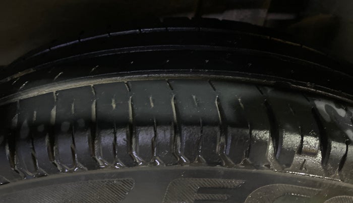 2018 Maruti Dzire VXI, Petrol, Manual, 32,318 km, Left Rear Tyre Tread