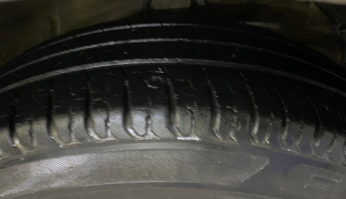 2018 Maruti Dzire VXI, Petrol, Manual, 32,318 km, Right Front Tyre Tread