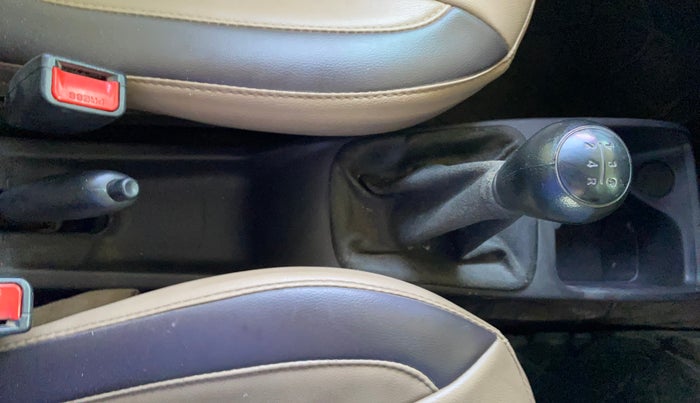 2015 Hyundai Eon D-LITE+, CNG, Manual, 1,10,658 km, Gear Lever