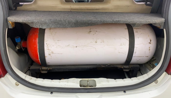 2015 Hyundai Eon D-LITE+, CNG, Manual, 1,10,658 km, Boot Inside