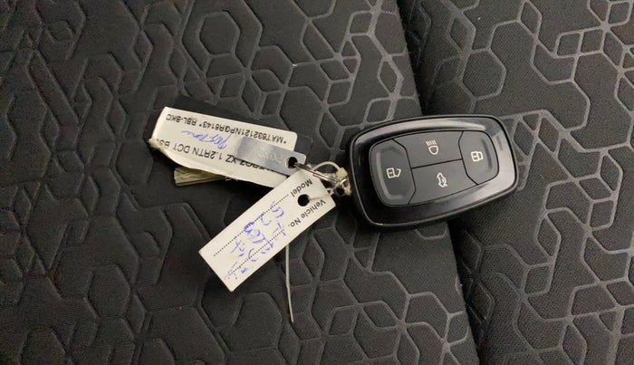 2022 Tata ALTROZ XZA, Petrol, Automatic, 16,291 km, Key Close Up