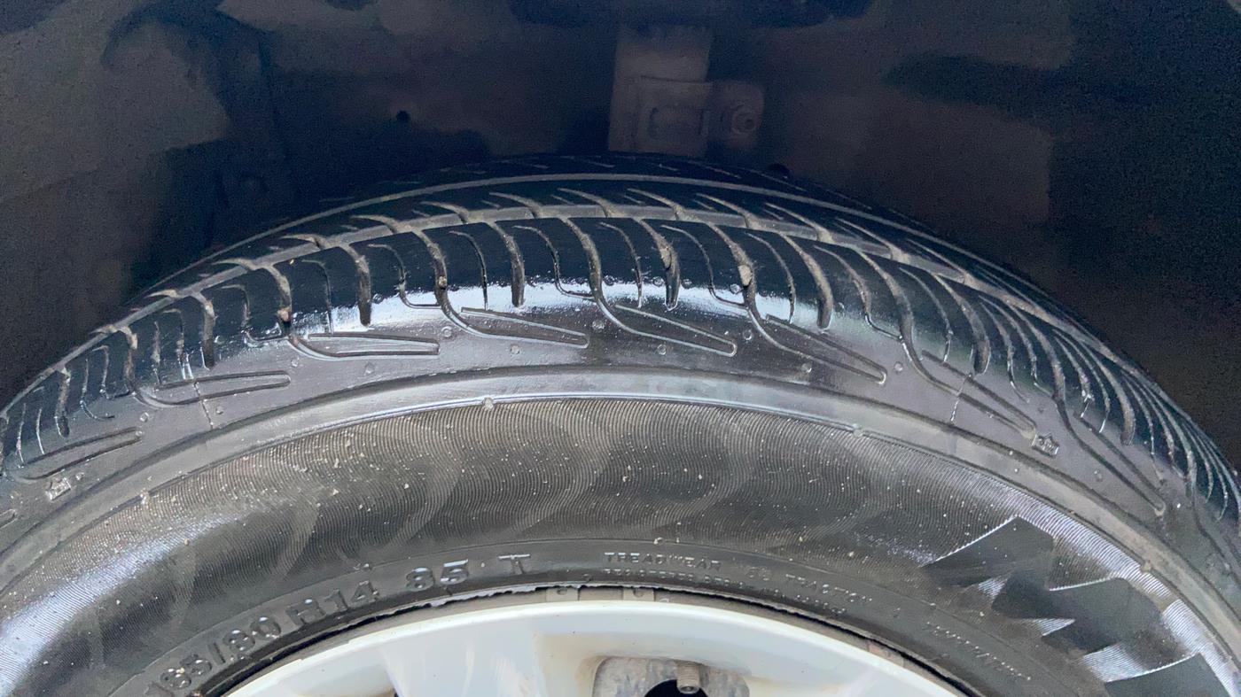 2013 Maruti Swift Dzire VXI, Petrol, Manual, 75,950 km, Left Front Tyre Tread