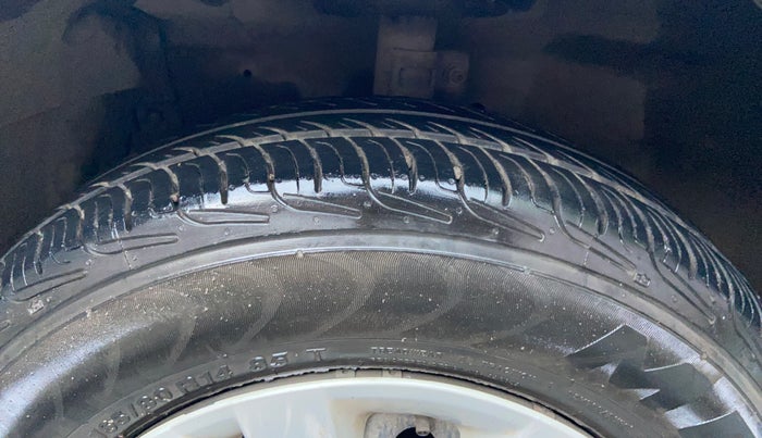 2013 Maruti Swift Dzire VXI, Petrol, Manual, 75,884 km, Left Front Tyre Tread
