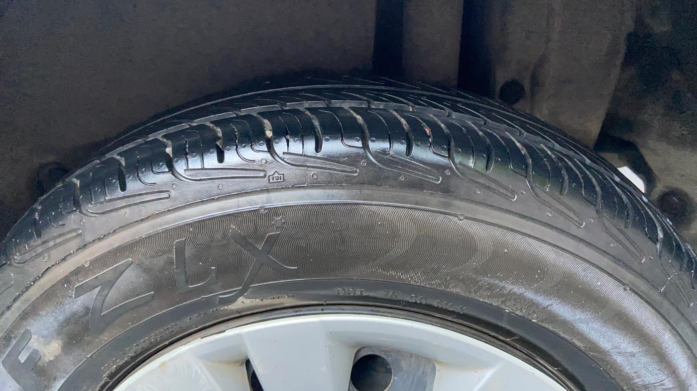 2013 Maruti Swift Dzire VXI, Petrol, Manual, 75,950 km, Left Rear Tyre Tread