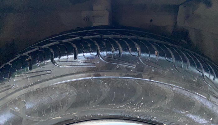 2013 Maruti Swift Dzire VXI, Petrol, Manual, 75,884 km, Right Front Tyre Tread