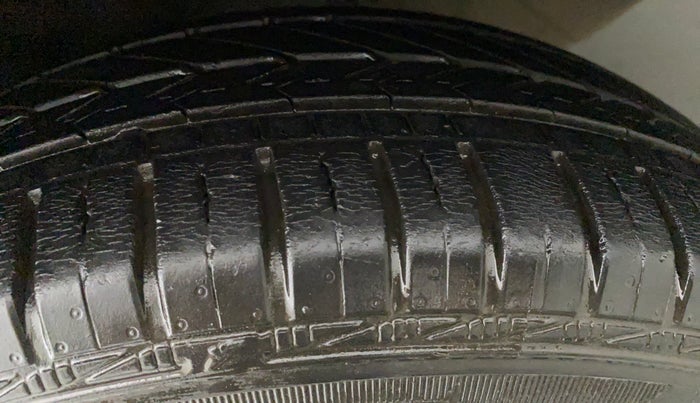 2017 Honda Amaze 1.2 S (O) MT I VTEC, Petrol, Manual, 27,862 km, Left Rear Tyre Tread