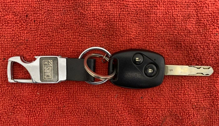 2017 Honda Amaze 1.2 S (O) MT I VTEC, Petrol, Manual, 27,862 km, Key Close Up