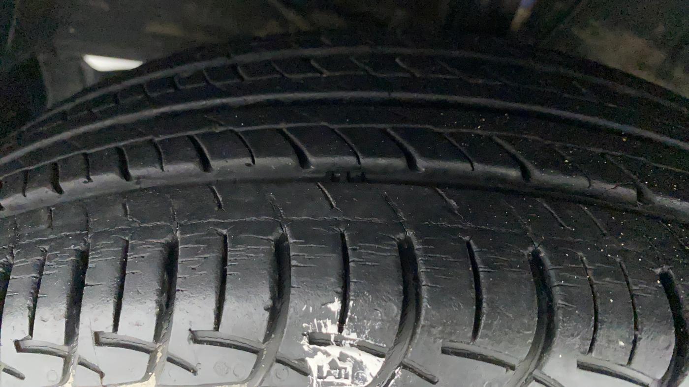 2017 Maruti Baleno DELTA PETROL 1.2, Petrol, Manual, 17,506 km, Left Front Tyre Tread