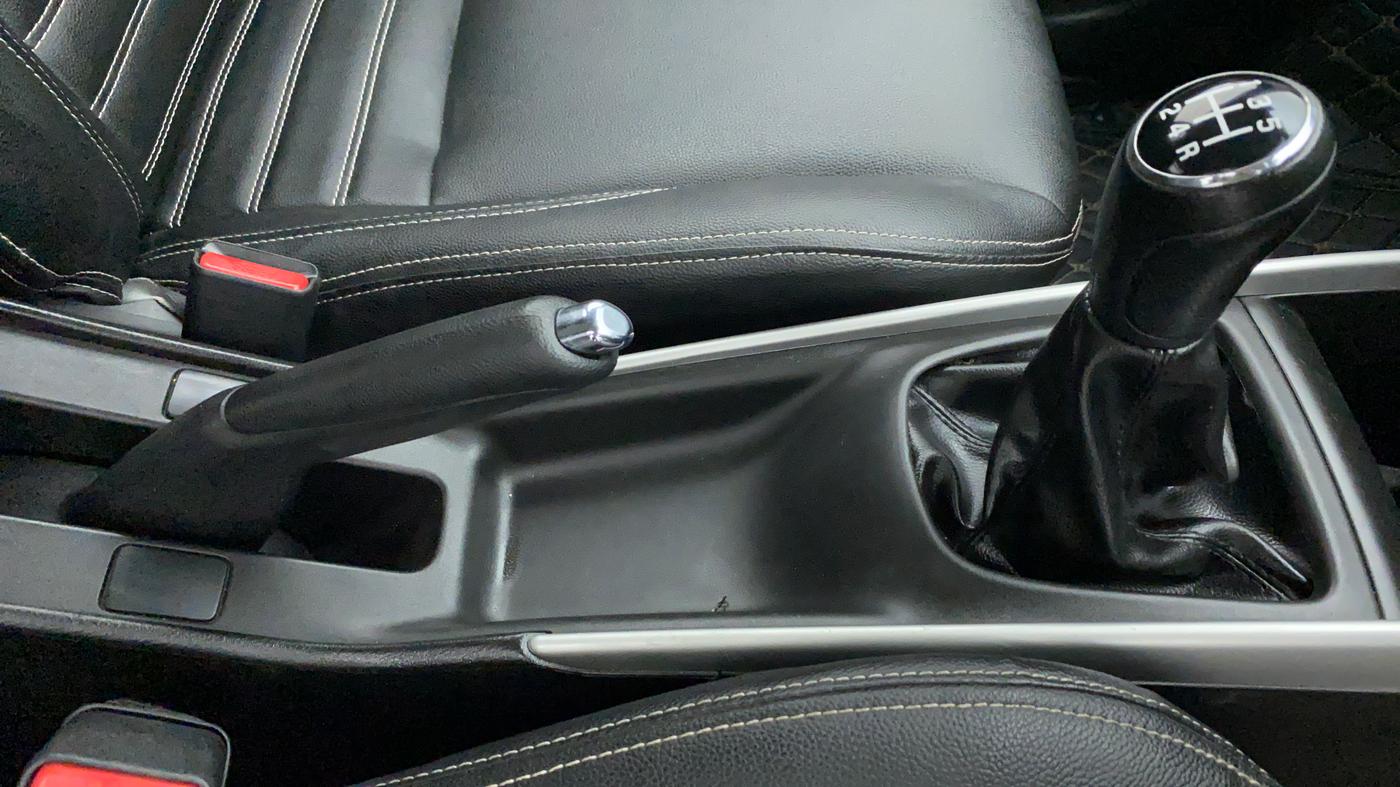 2017 Maruti Baleno DELTA PETROL 1.2, Petrol, Manual, 17,506 km, Gear Lever