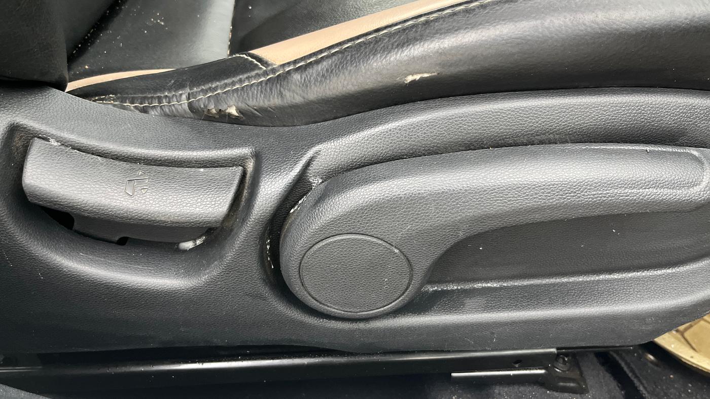 2017 Hyundai Elite i20 ASTA 1.2, Petrol, Manual, 1,00,112 km, Driver Side Adjustment Panel