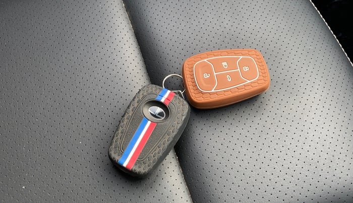 2023 Tata ALTROZ XZ PLUS PETROL, Petrol, Manual, 10,089 km, Key Close Up