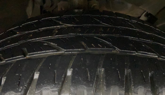 2018 Renault Duster 110 PS RXZ DIESEL, Diesel, Manual, 1,23,091 km, Right Front Tyre Tread