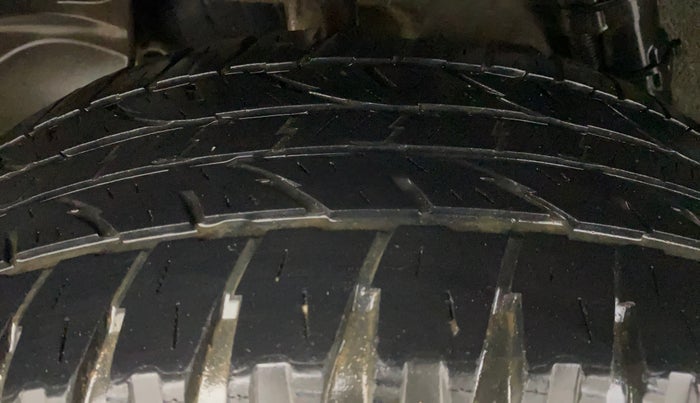 2018 Renault Duster 110 PS RXZ DIESEL, Diesel, Manual, 1,23,091 km, Right Rear Tyre Tread