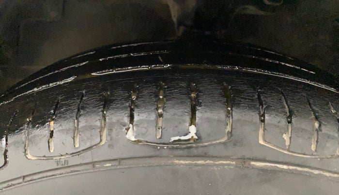 2013 Hyundai Eon MAGNA +, Petrol, Manual, 93,032 km, Left Front Tyre Tread