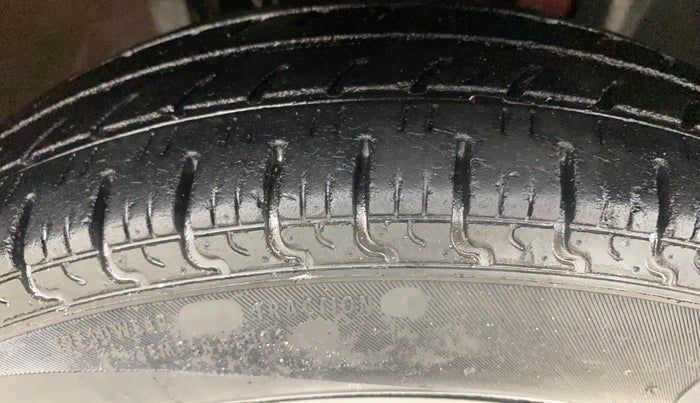 2018 Renault Kwid RXT 1.0 AMT, Petrol, Automatic, 51,234 km, Right Front Tyre Tread