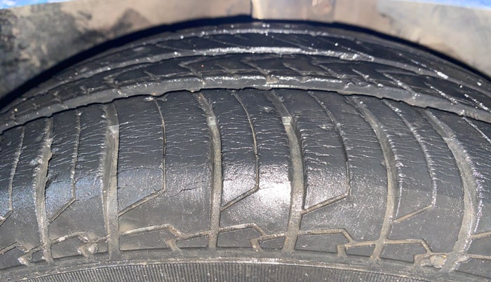 2018 Maruti Baleno DELTA PETROL 1.2, Petrol, Manual, 40,807 km, Right Front Tyre Tread