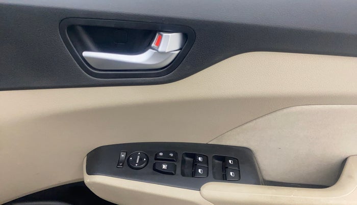 2018 Hyundai Verna 1.6 EX VTVT AT, Petrol, Automatic, 79,682 km, Driver Side Door Panels Control