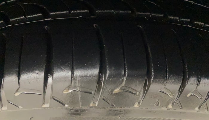 2018 Hyundai Verna 1.6 EX VTVT AT, Petrol, Automatic, 79,682 km, Right Front Tyre Tread