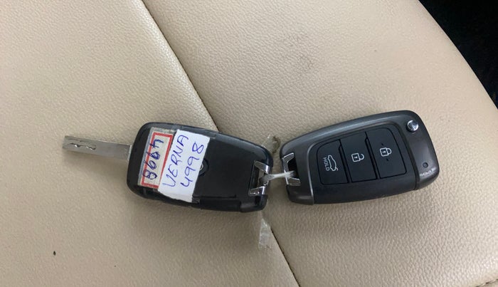 2018 Hyundai Verna 1.6 EX VTVT AT, Petrol, Automatic, 79,682 km, Key Close Up