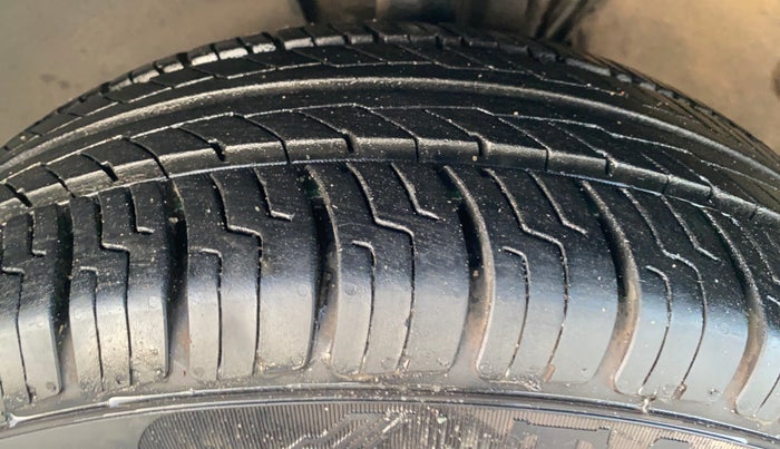 2017 Skoda Rapid AMBITION 1.5 TDI, Diesel, Manual, 1,21,653 km, Left Front Tyre Tread