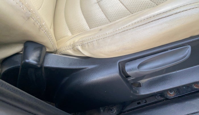 2017 Skoda Rapid AMBITION 1.5 TDI, Diesel, Manual, 1,21,653 km, Driver Side Adjustment Panel