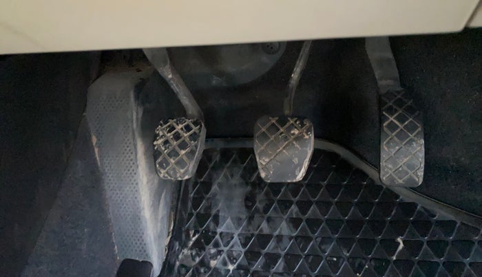 2017 Skoda Rapid AMBITION 1.5 TDI, Diesel, Manual, 1,21,653 km, Pedals