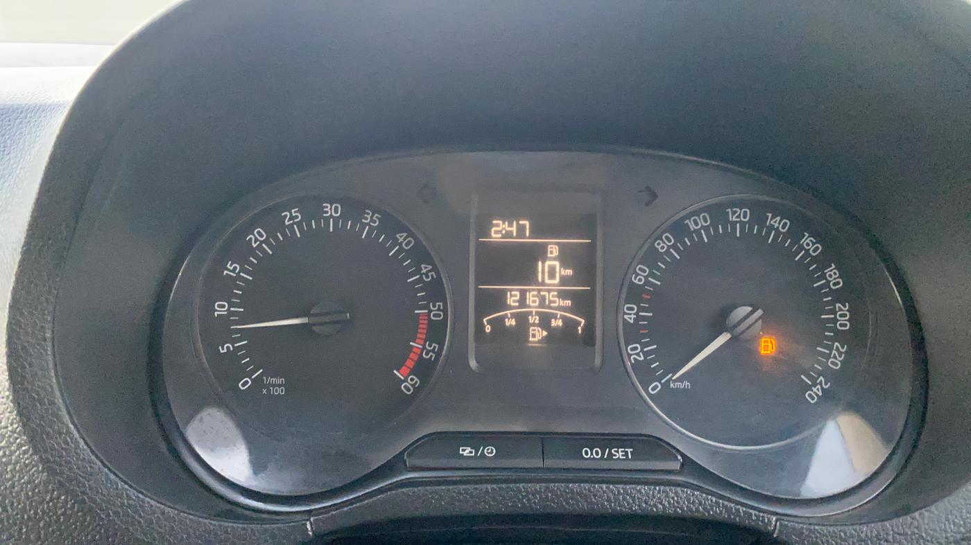 2017 Skoda Rapid AMBITION 1.5 TDI, Diesel, Manual, 1,21,731 km, Odometer Image