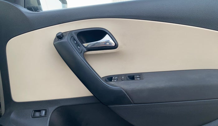 2017 Skoda Rapid AMBITION 1.5 TDI, Diesel, Manual, 1,21,653 km, Driver Side Door Panels Control