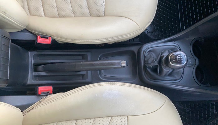 2017 Skoda Rapid AMBITION 1.5 TDI, Diesel, Manual, 1,21,653 km, Gear Lever