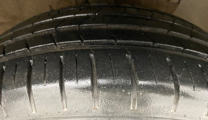 2017 Hyundai Verna 1.6 CRDI SX + AT, Diesel, Automatic, 91,968 km, Right Front Tyre Tread