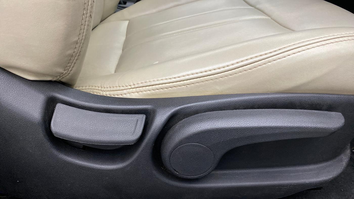 2017 Hyundai Verna 1.6 CRDI SX + AT, Diesel, Automatic, 91,968 km, Driver Side Adjustment Panel
