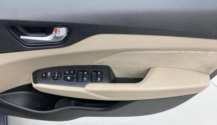 2017 Hyundai Verna 1.6 CRDI SX + AT, Diesel, Automatic, 91,968 km, Driver Side Door Panels Control