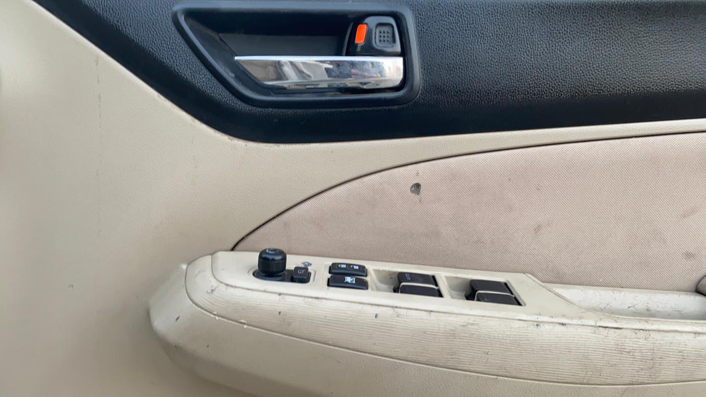 2020 Maruti Dzire VXI, CNG, Manual, 1,27,423 km, Driver Side Door Panels Control