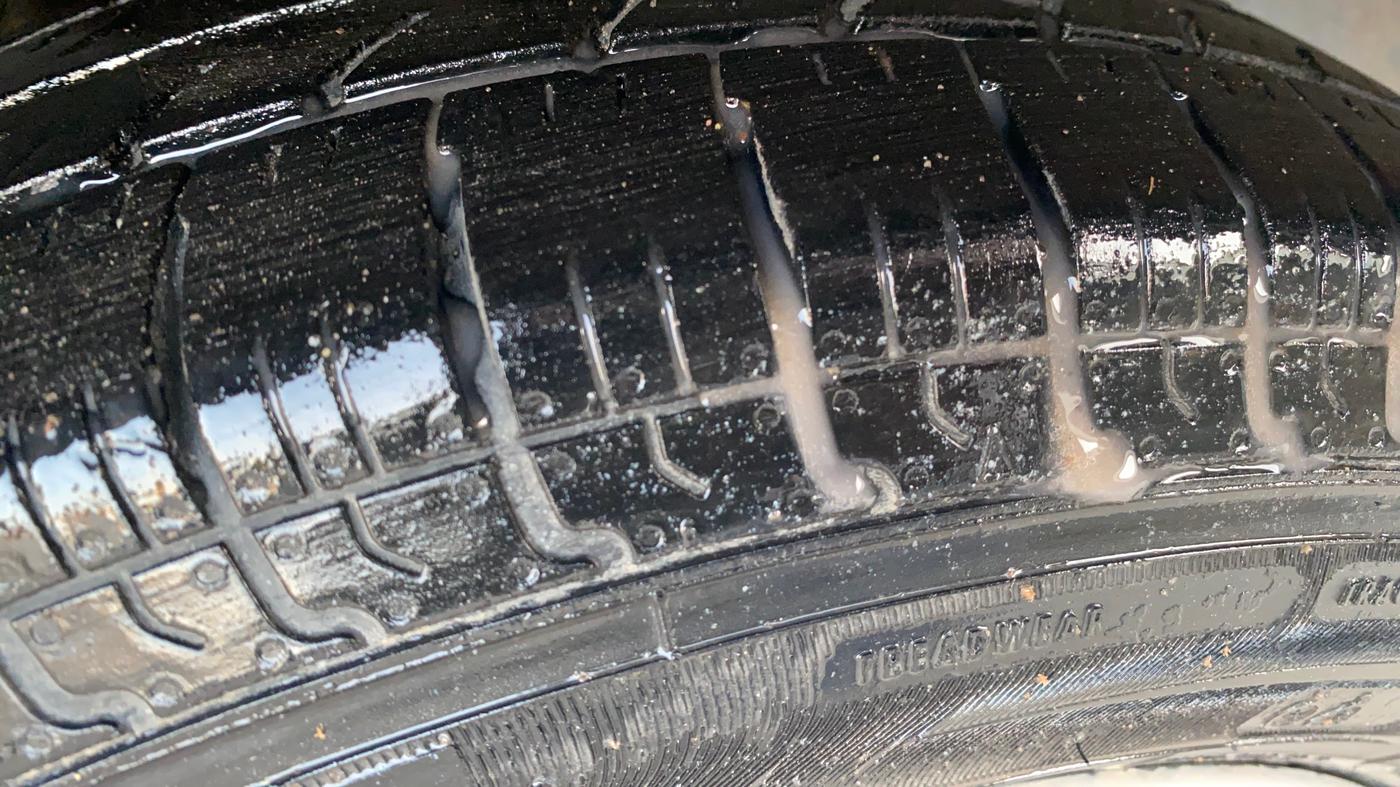 2020 Maruti Dzire VXI, CNG, Manual, 1,27,423 km, Right Rear Tyre Tread