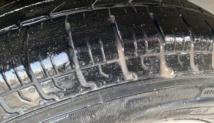 2020 Maruti Dzire VXI, CNG, Manual, 1,27,250 km, Right Rear Tyre Tread