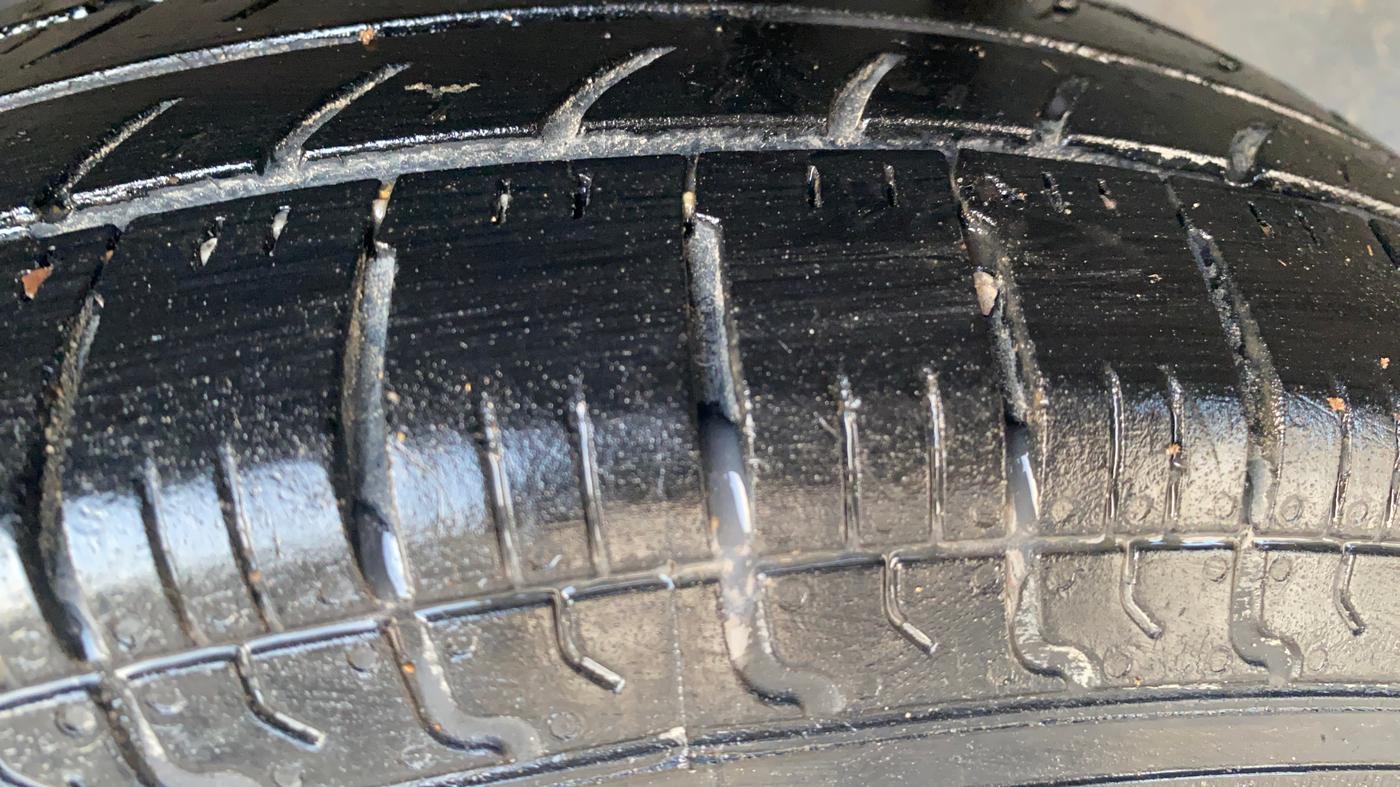 2020 Maruti Dzire VXI, CNG, Manual, 1,27,423 km, Left Rear Tyre Tread