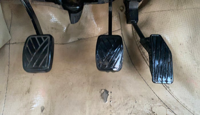 2020 Maruti Dzire VXI, CNG, Manual, 1,27,250 km, Pedals