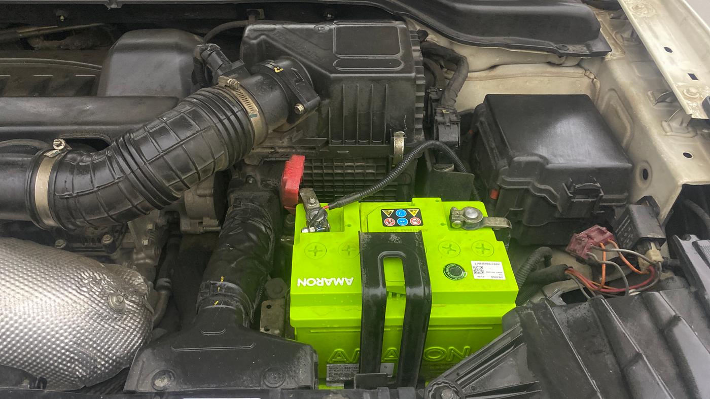 2019 Mahindra XUV300 W6 1.5 DIESEL, Diesel, Manual, 1,09,569 km, Engine View - Left