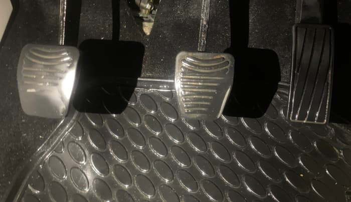 2019 Mahindra XUV300 W6 1.5 DIESEL, Diesel, Manual, 1,09,569 km, Pedals