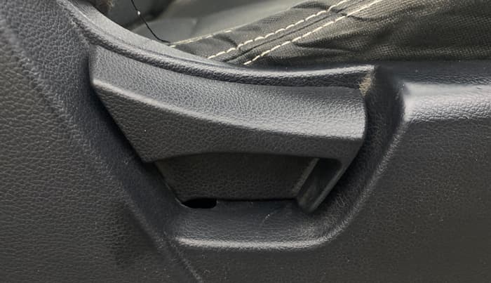 2019 Mahindra XUV300 W6 1.5 DIESEL, Diesel, Manual, 1,09,569 km, Driver Side Adjustment Panel