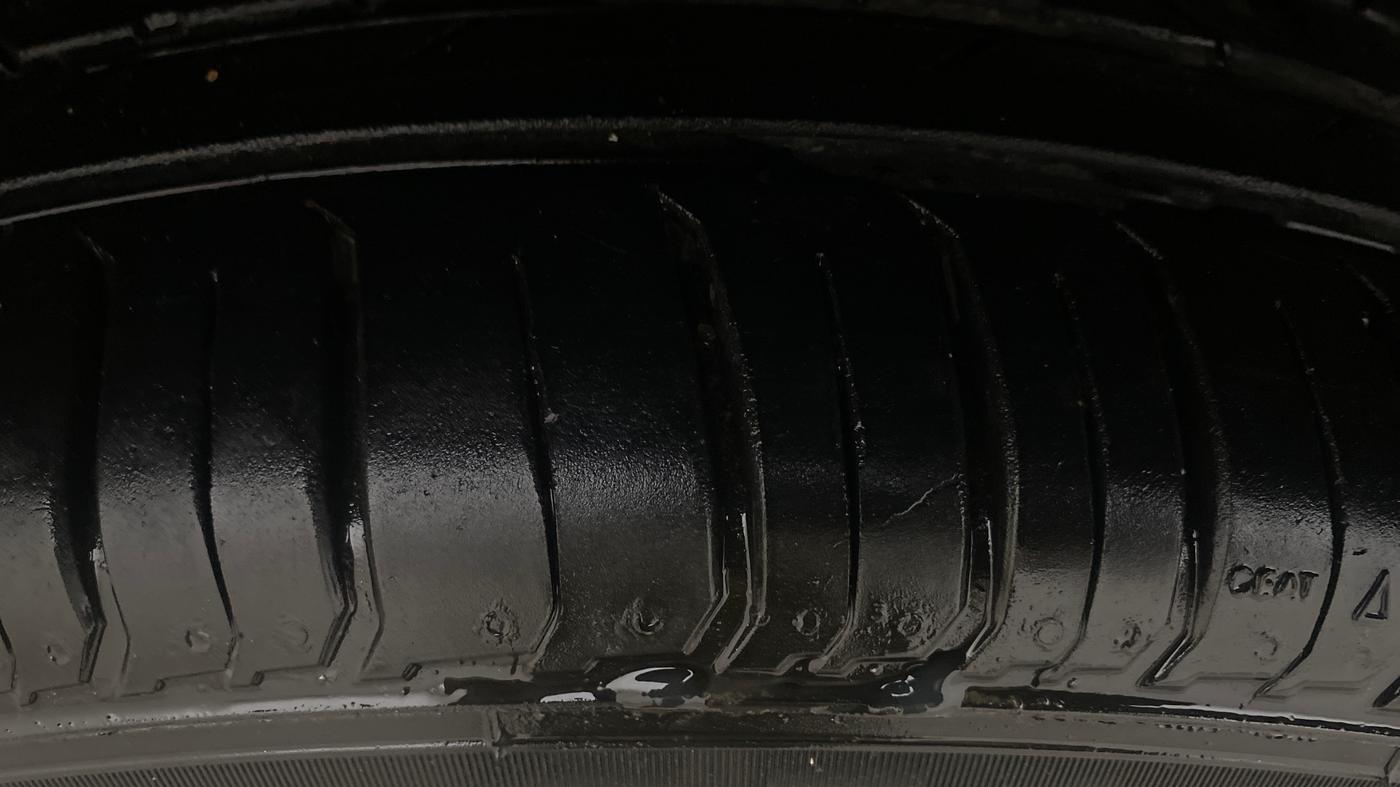 2019 Mahindra XUV300 W6 1.5 DIESEL, Diesel, Manual, 1,09,569 km, Left Front Tyre Tread