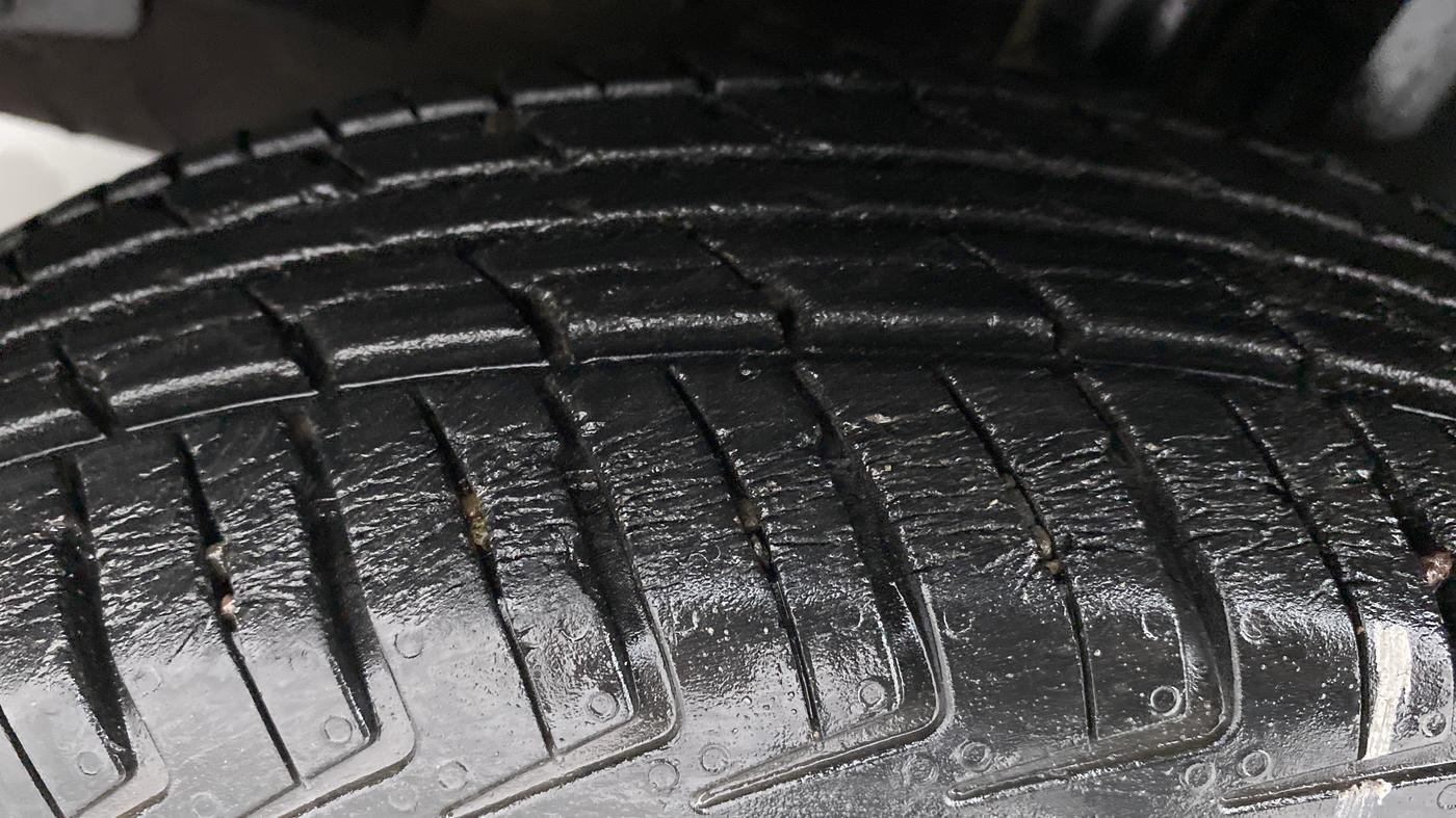2016 Renault Kwid RXT, Petrol, Manual, 32,996 km, Left Front Tyre Tread
