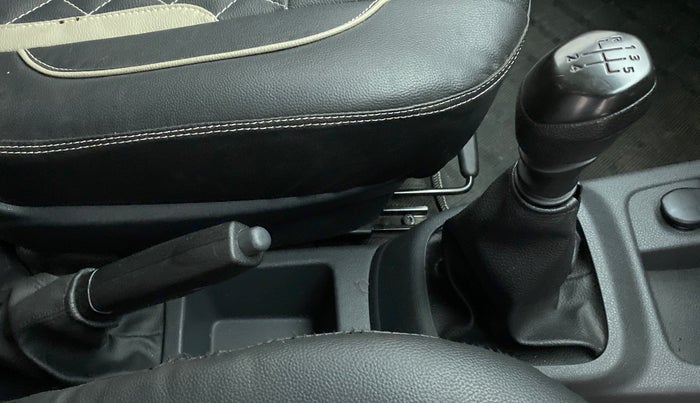 2016 Renault Kwid RXT, Petrol, Manual, 32,996 km, Gear Lever