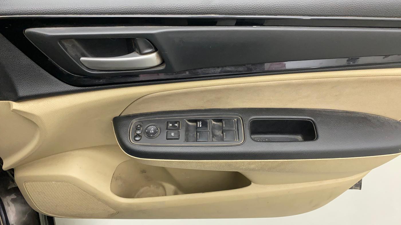 2021 Honda Amaze 1.2L I-VTEC S, Petrol, Manual, 28,250 km, Driver Side Door Panels Control