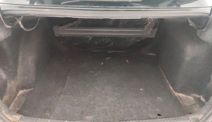 2016 Volkswagen Vento HIGHLINE 1.5 AT, Diesel, Automatic, 1,48,434 km, Boot Inside