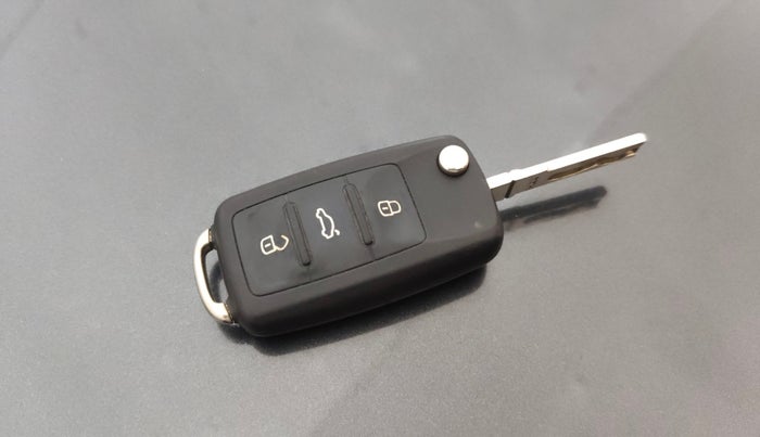 2016 Volkswagen Vento HIGHLINE 1.5 AT, Diesel, Automatic, 1,48,434 km, Key Close Up