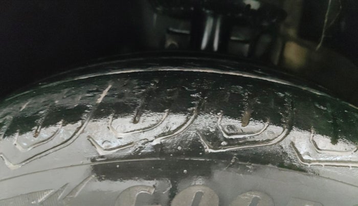 2016 Volkswagen Vento HIGHLINE 1.5 AT, Diesel, Automatic, 1,48,434 km, Left Front Tyre Tread