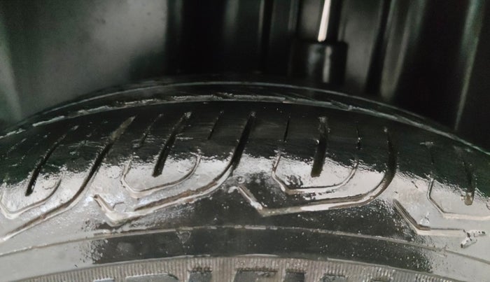 2016 Volkswagen Vento HIGHLINE 1.5 AT, Diesel, Automatic, 1,48,434 km, Left Rear Tyre Tread