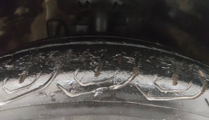 2016 Volkswagen Vento HIGHLINE 1.5 AT, Diesel, Automatic, 1,48,434 km, Right Front Tyre Tread